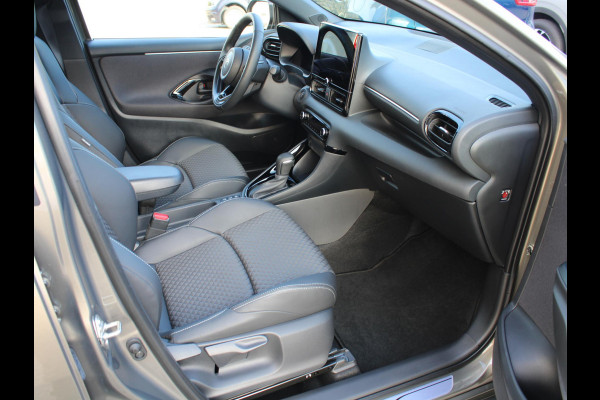 Toyota Yaris 1.5 Hybrid 130 Executive | KEYLESS ENTRY | STOELVERWARMING | APPLE CARPLAY |