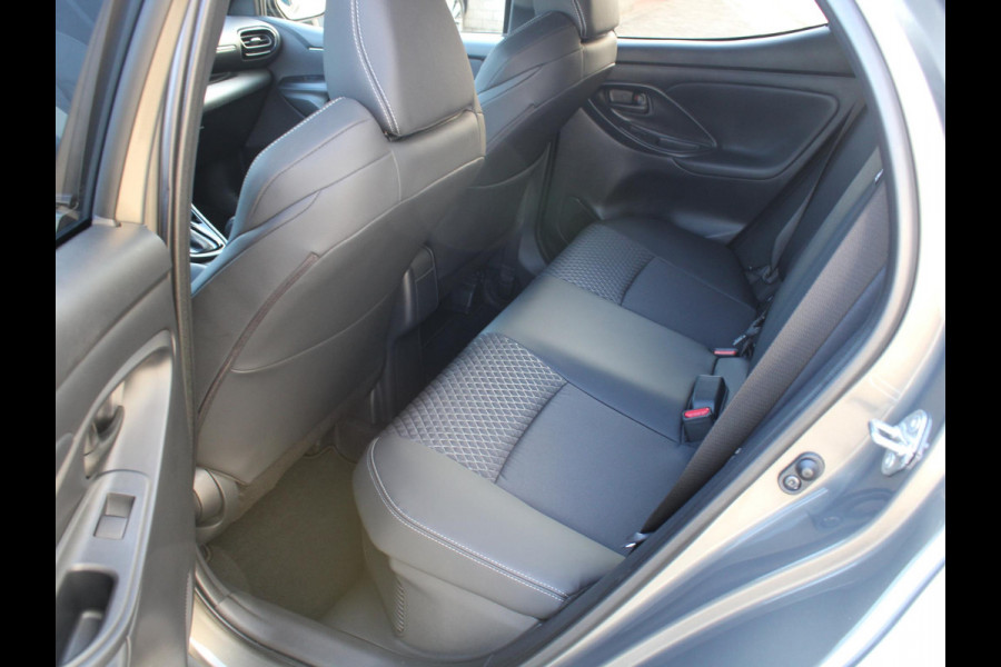 Toyota Yaris 1.5 Hybrid 130 Executive | KEYLESS ENTRY | STOELVERWARMING | APPLE CARPLAY |