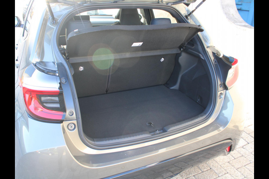Toyota Yaris 1.5 Hybrid 130 Executive | KEYLESS ENTRY | STOELVERWARMING | APPLE CARPLAY |