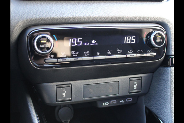 Toyota Yaris 1.5 Hybrid 130 Executive | KEYLESS ENTRY | STOELVERWARMING | APPLE CARPLAY |