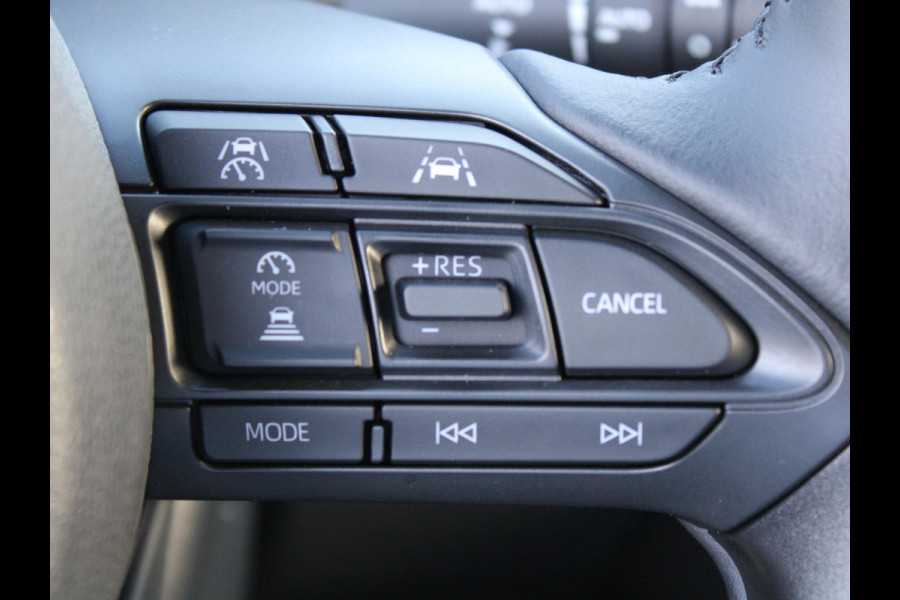 Toyota Yaris 1.5 Hybrid 130 Executive | KEYLESS ENTRY | STOELVERWARMING | APPLE CARPLAY |