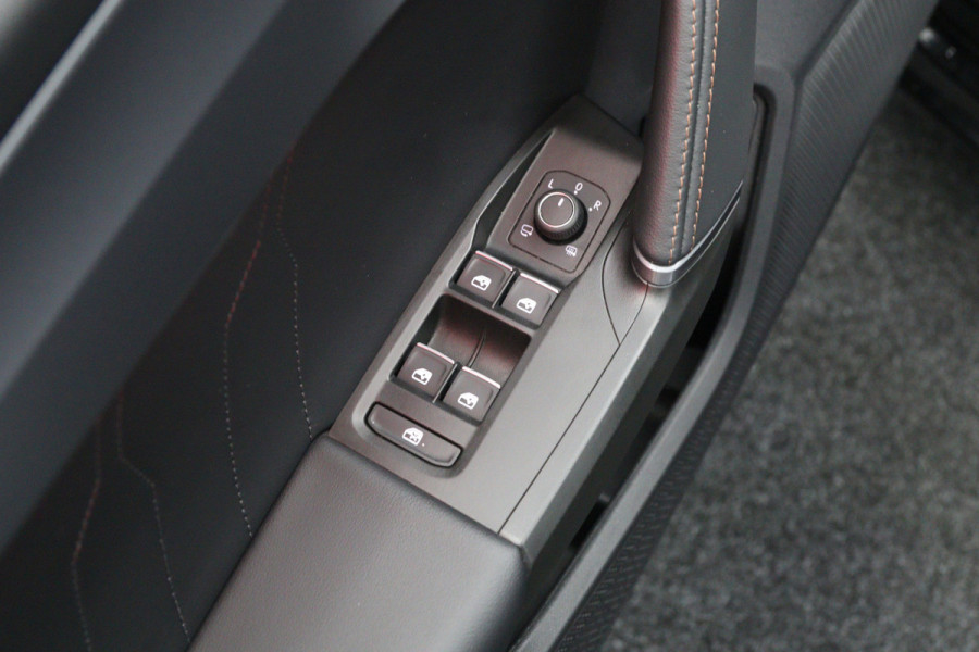 CUPRA Leon 1.4 e-Hybrid 204 PK Essential PHEV, Adap. Cruise Control, Stuurverwarming, Caprlay