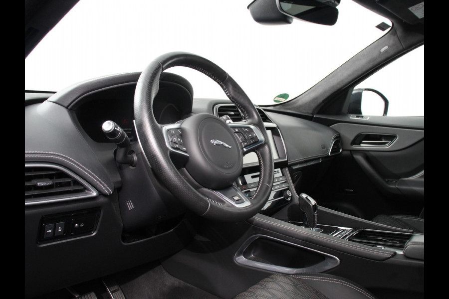 Jaguar F-Pace 5.0 V8 AWD SVR 551 pk Panorama dak Meridian sound Premium Pack Light Pack ACC Leder ADS 360 Camera Cruise control Parkeersensoren Elektrische kofferklep