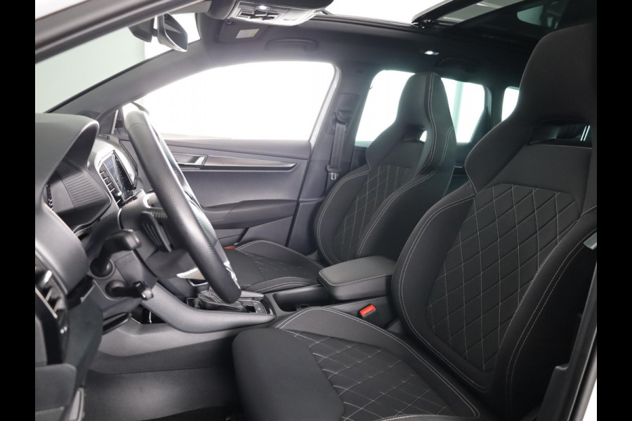 Škoda Karoq 1.5 TSI ACT Sportline Business | Panorama schuifdak | Virtual pedal | Travel assist pakket | 230v en usb aansluiting