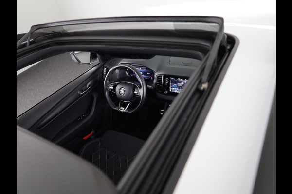 Škoda Karoq 1.5 TSI ACT Sportline Business | Panorama schuifdak | Virtual pedal | Travel assist pakket | 230v en usb aansluiting