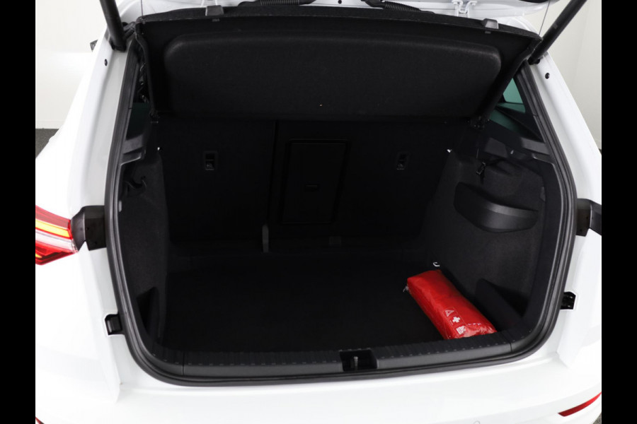 Škoda Karoq 1.5 TSI ACT Sportline Business | Panorama schuifdak | Virtual pedal | Travel assist pakket | 230v en usb aansluiting