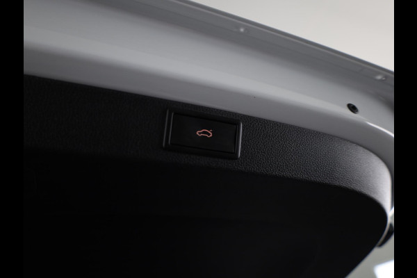 Škoda Karoq 1.5 TSI ACT Sportline Business | Panorama schuifdak | Virtual pedal | Travel assist pakket | 230v en usb aansluiting