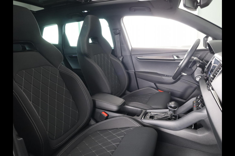 Škoda Karoq 1.5 TSI ACT Sportline Business | Panorama schuifdak | Virtual pedal | Travel assist pakket | 230v en usb aansluiting