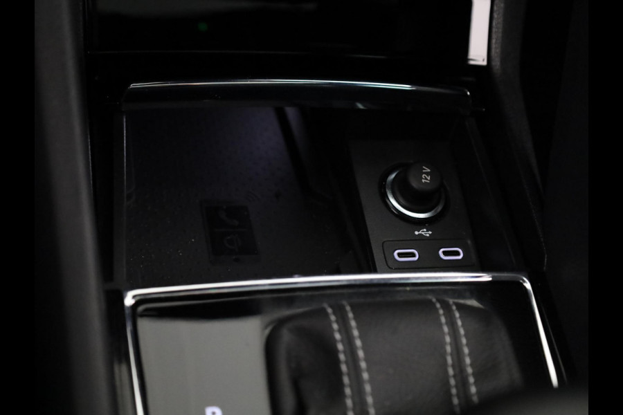 Škoda Karoq 1.5 TSI ACT Sportline Business | Panorama schuifdak | Virtual pedal | Travel assist pakket | 230v en usb aansluiting