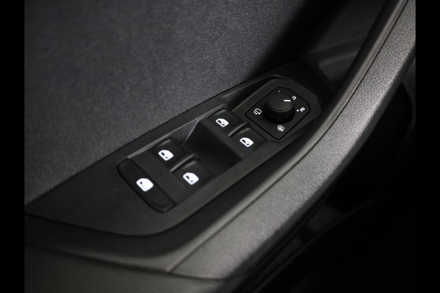 Škoda Karoq 1.5 TSI ACT Sportline Business | Panorama schuifdak | Virtual pedal | Travel assist pakket | 230v en usb aansluiting