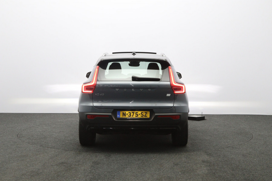 Volvo XC40 Recharge Pro 232 PK 70 KWH, SOH 96 %, Panoramadak, Trekhaak, Harman/Kardon, Memory