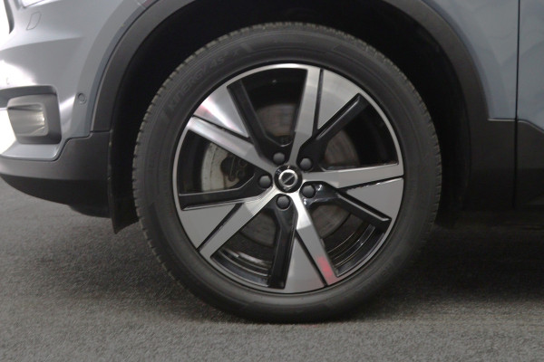 Volvo XC40 Recharge Pro 232 PK 70 KWH, SOH 96 %, Panoramadak, Trekhaak, Harman/Kardon, Memory