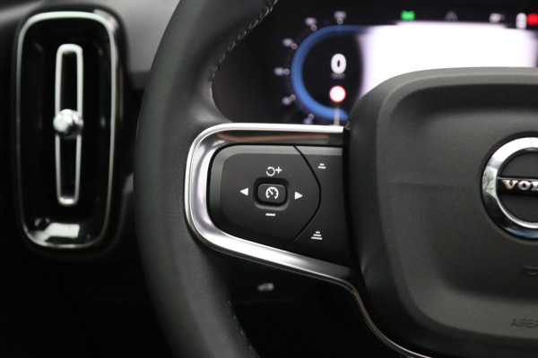 Volvo XC40 Recharge Pro 232 PK 70 KWH, SOH 96 %, Panoramadak, Trekhaak, Harman/Kardon, Memory