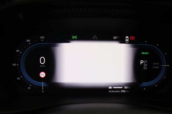 Volvo XC40 Recharge Pro 232 PK 70 KWH, SOH 96 %, Panoramadak, Trekhaak, Harman/Kardon, Memory