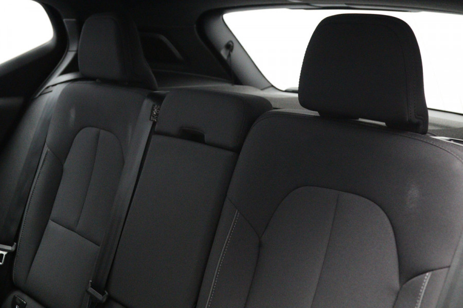 Volvo XC40 Recharge Pro 232 PK 70 KWH, SOH 96 %, Panoramadak, Trekhaak, Harman/Kardon, Memory