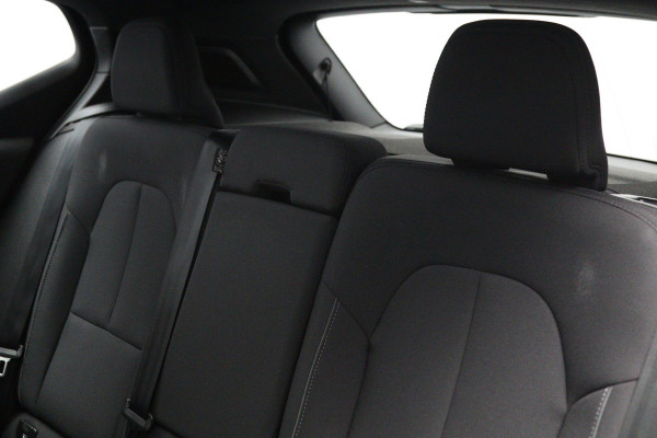 Volvo XC40 Recharge Pro 232 PK 70 KWH, SOH 96 %, Panoramadak, Trekhaak, Harman/Kardon, Memory