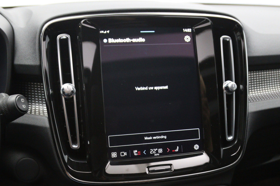 Volvo XC40 Recharge Pro 232 PK 70 KWH, SOH 96 %, Panoramadak, Trekhaak, Harman/Kardon, Memory