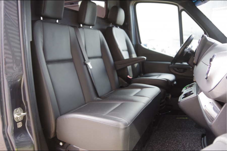 Mercedes-Benz Sprinter 319 3.0 CDI V6 L2H1 3-ZITS, AUT. LED, LEDER, 360 CAMERA, ADAPT. CRUISE, STOELVERWARMING, 10'' MBUX, STANDKACHEL, CLIMA, TREKHAAK