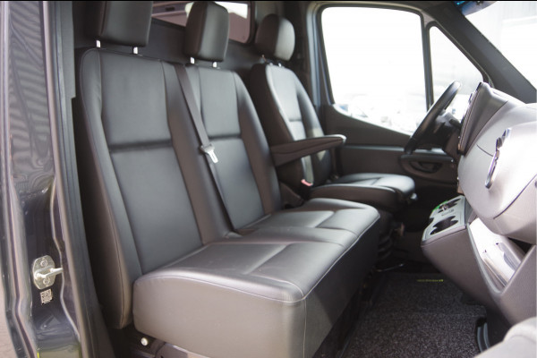 Mercedes-Benz Sprinter 319 3.0 CDI V6 L2H1 3-ZITS, AUT. LED, LEDER, 360 CAMERA, ADAPT. CRUISE, STOELVERWARMING, 10'' MBUX, STANDKACHEL, CLIMA, TREKHAAK
