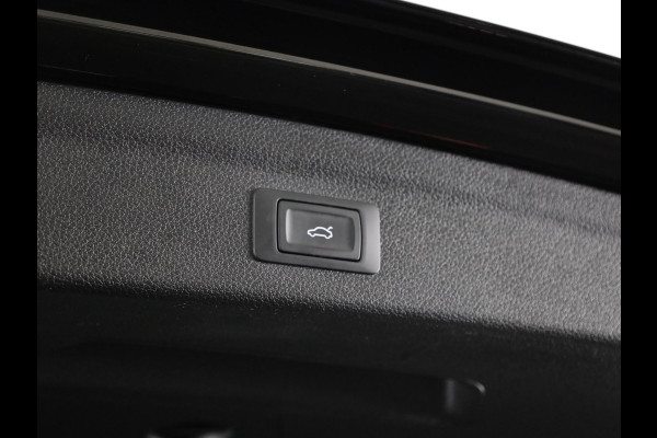Audi Q3 45 TFSI e S edition 245pk | Panoramdak | Dode hoek detectie | Parkeercamera | Elektrisch bedienbare achterklep | S-line interieur