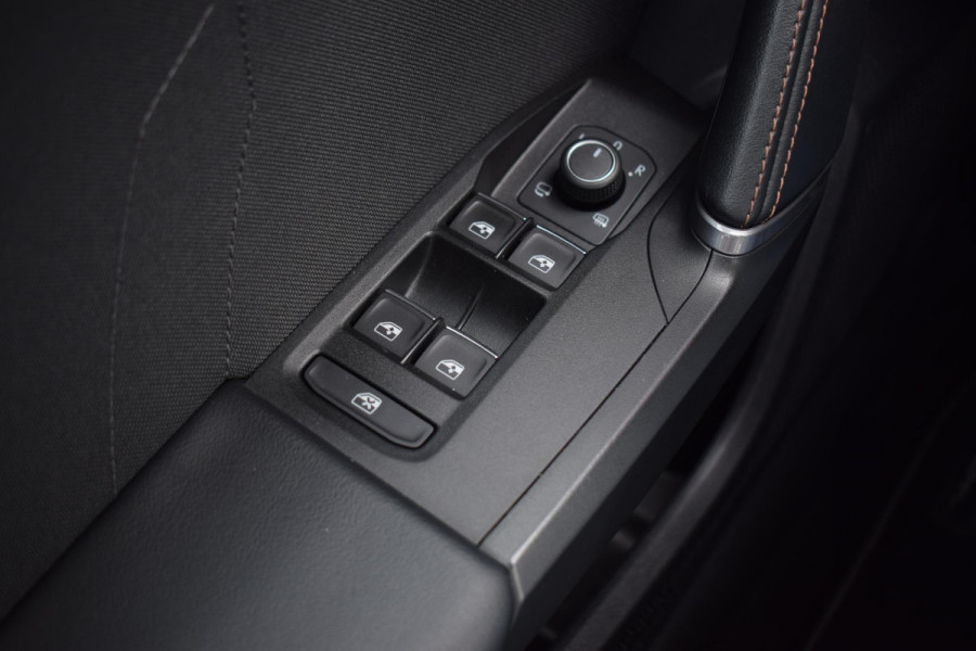 CUPRA Leon Sportstourer 1.4 e-Hybrid VZ Business | 245 PK | Half Leer | Apple CarPlay | Stuurverwarming
