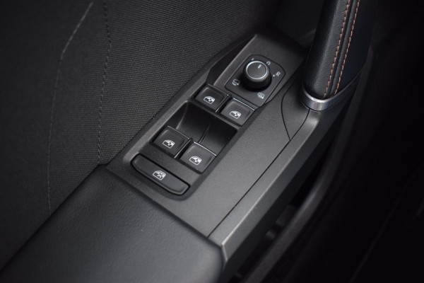 CUPRA Leon Sportstourer 1.4 e-Hybrid VZ Business | 245 PK | Half Leer | Apple CarPlay | Stuurverwarming