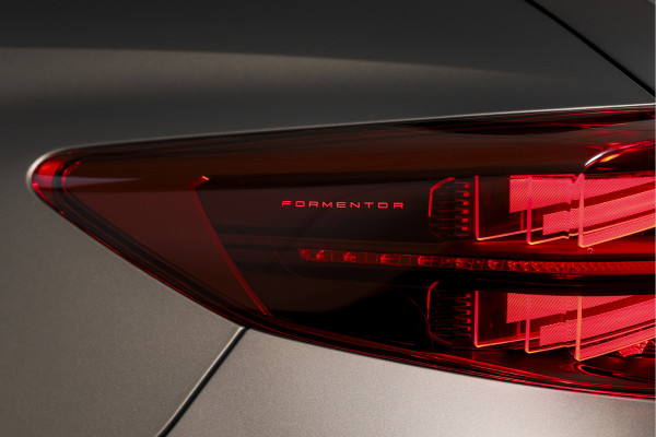 CUPRA Formentor 1.5 TSI e-Hybrid 272 PK VZ Extreme | Bronze Matt | S/K-Panodak | Sennheiser | Elek. stoelen | Matrix LED | Adapt. Cruise | Stoel-+stuurverw. | Camera | NAV+App. Connect | Elek. Klep | LM 19" | 0583