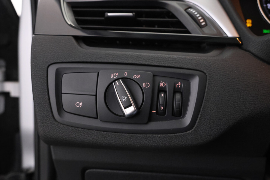 BMW X1 sDrive18d High Executive - Automaat, Panorama dak, Navigatie