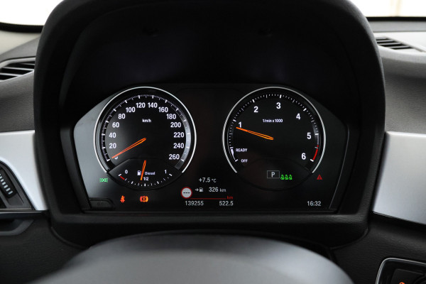 BMW X1 sDrive18d High Executive - Automaat, Panorama dak, Navigatie