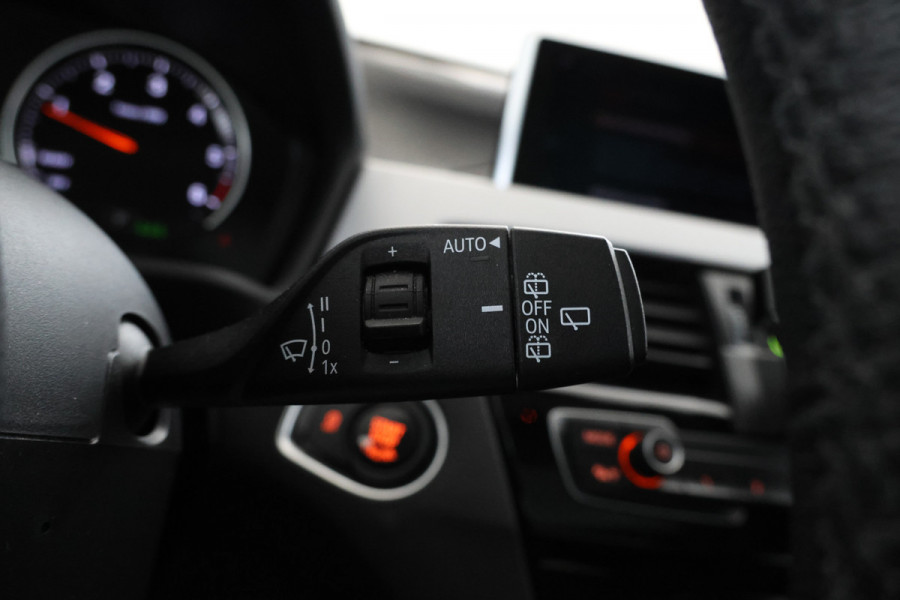 BMW X1 sDrive18d High Executive - Automaat, Panorama dak, Navigatie