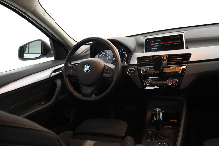 BMW X1 sDrive18d High Executive - Automaat, Panorama dak, Navigatie