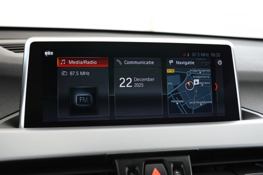 BMW X1 sDrive18d High Executive - Automaat, Panorama dak, Navigatie