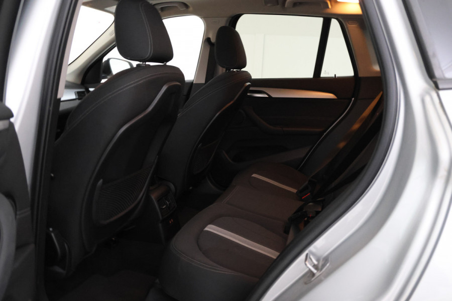 BMW X1 sDrive18d High Executive - Automaat, Panorama dak, Navigatie