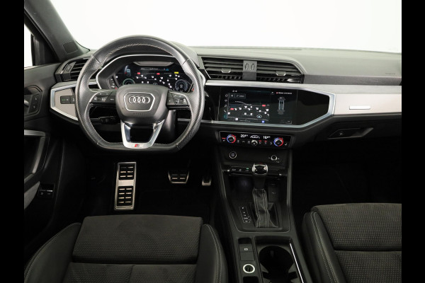 Audi Q3 Sportback 45 TFSI e S Edition 245 pk S-tronic | Navigatie | Panoramadak | Parkeersensoren | Adaptieve cruise control | S-Line interieur