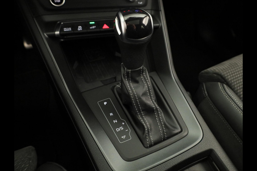 Audi Q3 Sportback 45 TFSI e S Edition 245 pk S-tronic | Navigatie | Panoramadak | Parkeersensoren | Adaptieve cruise control | S-Line interieur