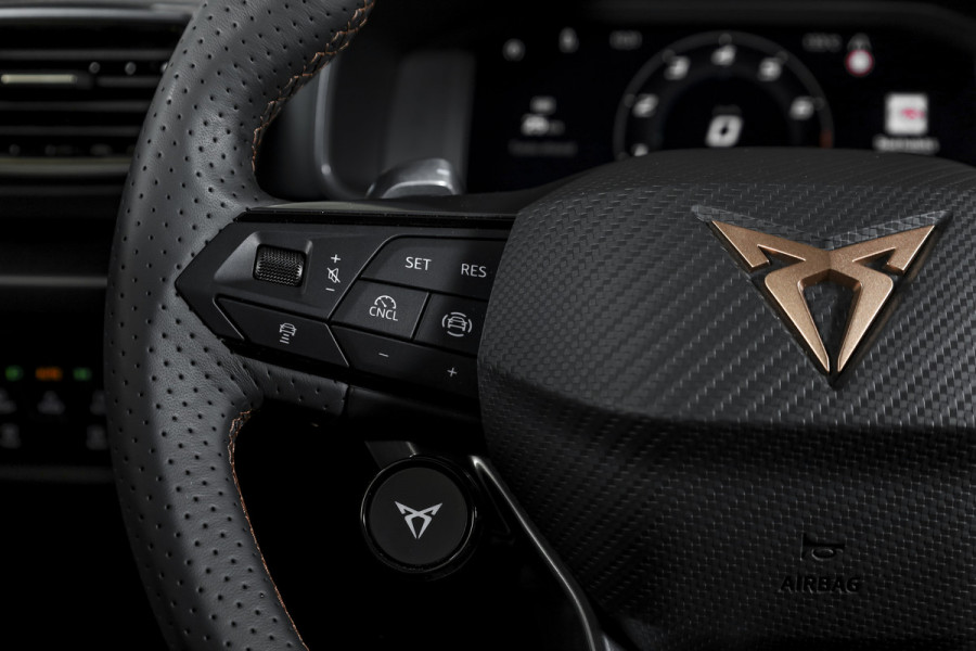CUPRA Formentor 1.5 TSI e-Hybrid 272 PK VZ Extreme | Maxton Design | Bronze Matt | S/K-Panodak | Sennheiser | Elek. stoelen | Matrix LED | Adapt. Cruise | Stoel-+stuurverw. | Camera | NAV+App. Connect | Elek. Klep | LM 19" | 8666