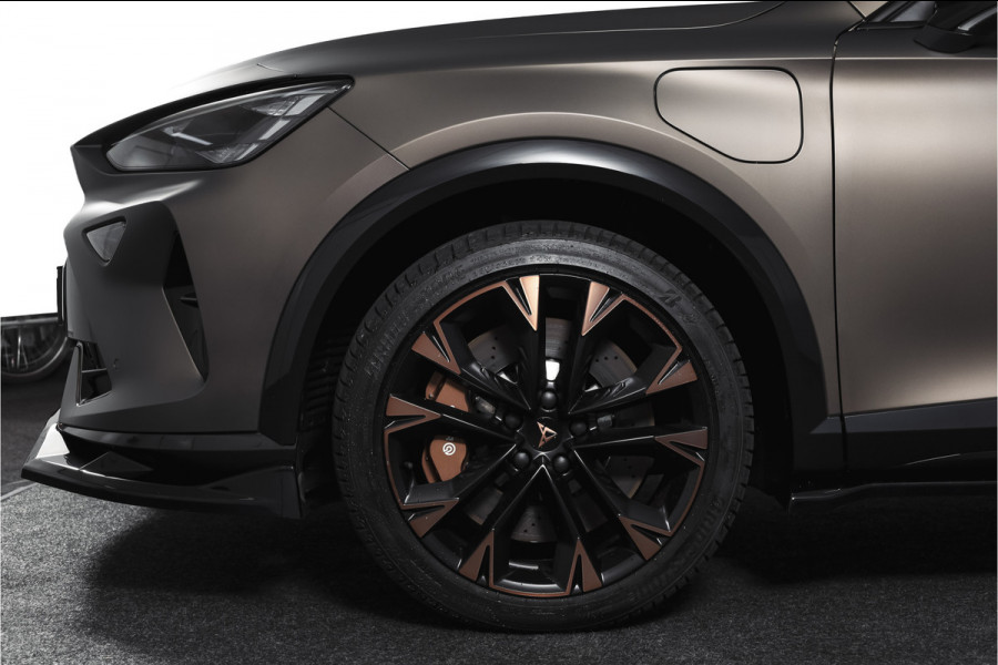 CUPRA Formentor 1.5 TSI e-Hybrid 272 PK VZ Extreme | Maxton Design | Bronze Matt | S/K-Panodak | Sennheiser | Elek. stoelen | Matrix LED | Adapt. Cruise | Stoel-+stuurverw. | Camera | NAV+App. Connect | Elek. Klep | LM 19" | 8666