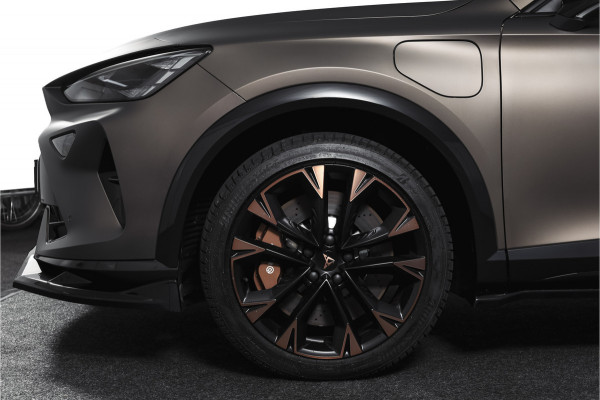 CUPRA Formentor 1.5 TSI e-Hybrid 272 PK VZ Extreme | Maxton Design | Bronze Matt | S/K-Panodak | Sennheiser | Elek. stoelen | Matrix LED | Adapt. Cruise | Stoel-+stuurverw. | Camera | NAV+App. Connect | Elek. Klep | LM 19" | 8666