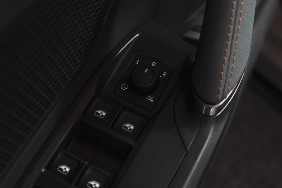 CUPRA Formentor 1.5 TSI e-Hybrid 272 PK VZ Extreme | Maxton Design | Bronze Matt | S/K-Panodak | Sennheiser | Elek. stoelen | Matrix LED | Adapt. Cruise | Stoel-+stuurverw. | Camera | NAV+App. Connect | Elek. Klep | LM 19" | 8666