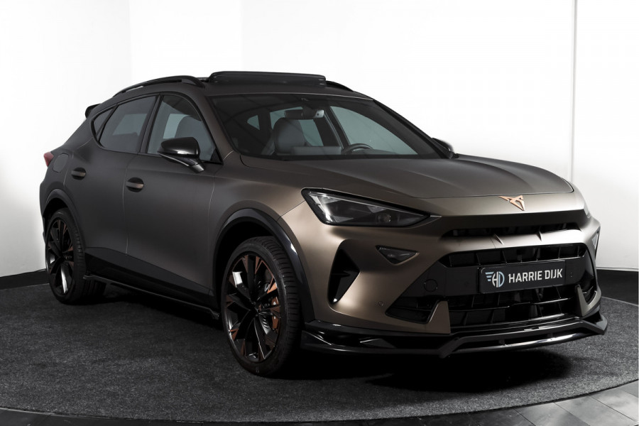 CUPRA Formentor 1.5 TSI e-Hybrid 272 PK VZ Extreme | Maxton Design | Bronze Matt | S/K-Panodak | Sennheiser | Elek. stoelen | Matrix LED | Adapt. Cruise | Stoel-+stuurverw. | Camera | NAV+App. Connect | Elek. Klep | LM 19" | 8666