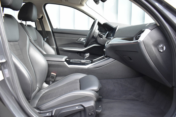 BMW 3 Serie Touring 330i High Executive Aut. | Sfeerverl | Stoelverwarming | Navi | Deal. OH