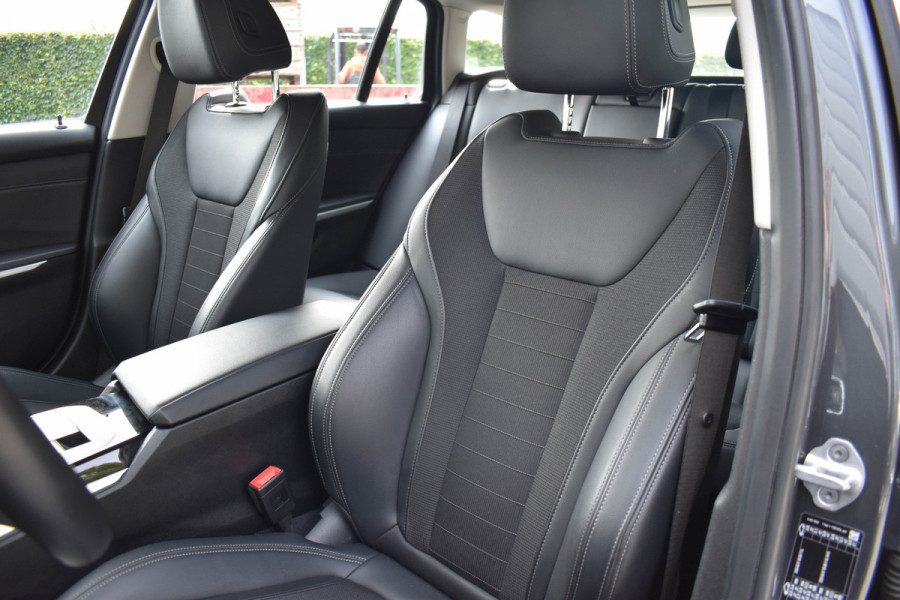 BMW 3 Serie Touring 330i High Executive Aut. | Sfeerverl | Stoelverwarming | Navi | Deal. OH