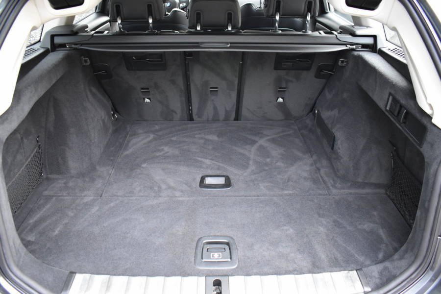 BMW 3 Serie Touring 330i High Executive Aut. | Sfeerverl | Stoelverwarming | Navi | Deal. OH