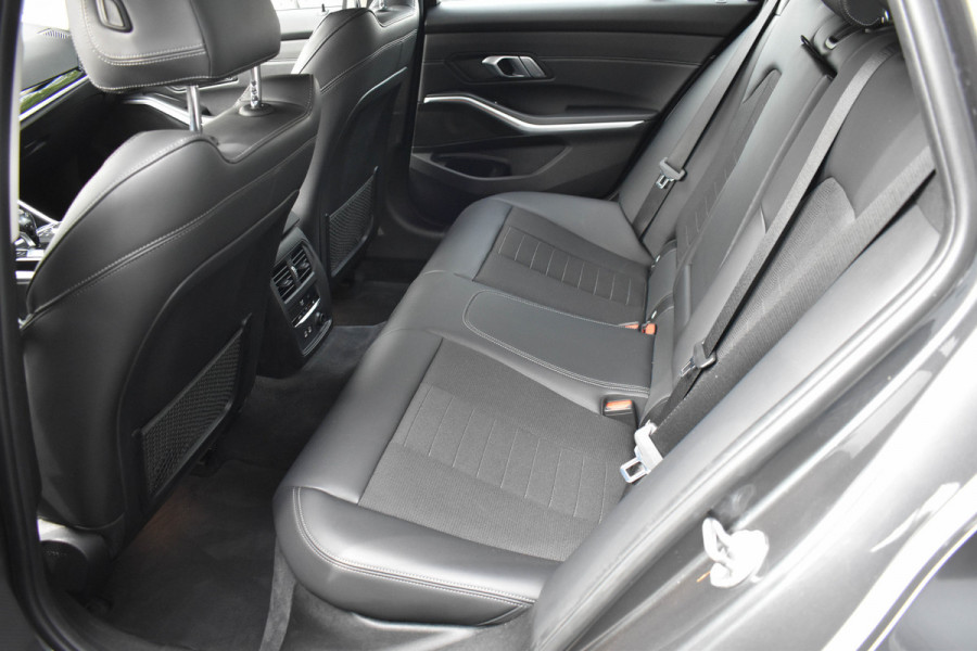 BMW 3 Serie Touring 330i High Executive Aut. | Sfeerverl | Stoelverwarming | Navi | Deal. OH