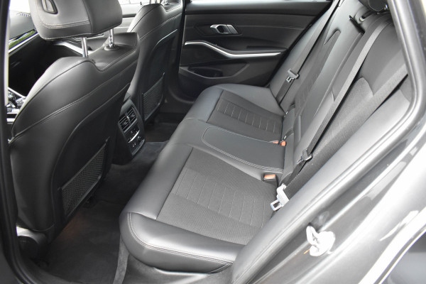 BMW 3 Serie Touring 330i High Executive Aut. | Sfeerverl | Stoelverwarming | Navi | Deal. OH