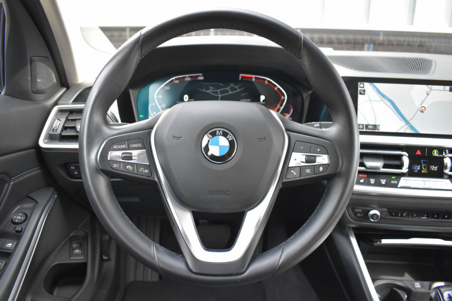 BMW 3 Serie Touring 330i High Executive Aut. | Sfeerverl | Stoelverwarming | Navi | Deal. OH