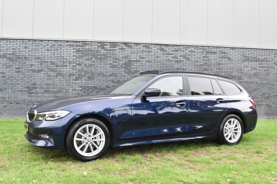 BMW 3 Serie Touring 330e Business Edition Plus Plugin-hybride Pano Leder