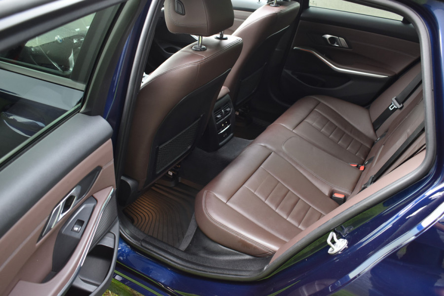 BMW 3 Serie Touring 330e Business Edition Plus Plugin-hybride Pano Leder