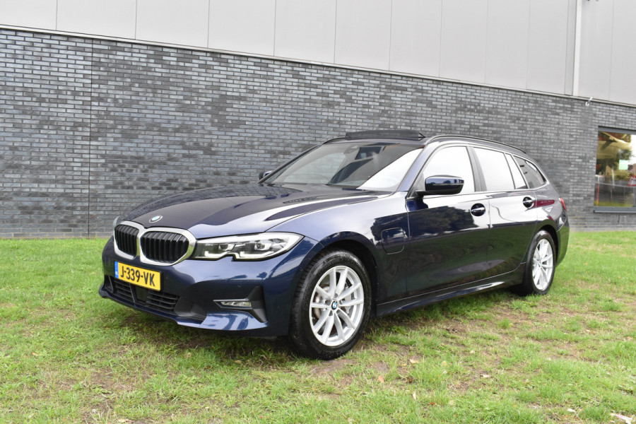 BMW 3 Serie Touring 330e Business Edition Plus Plugin-hybride Pano Leder