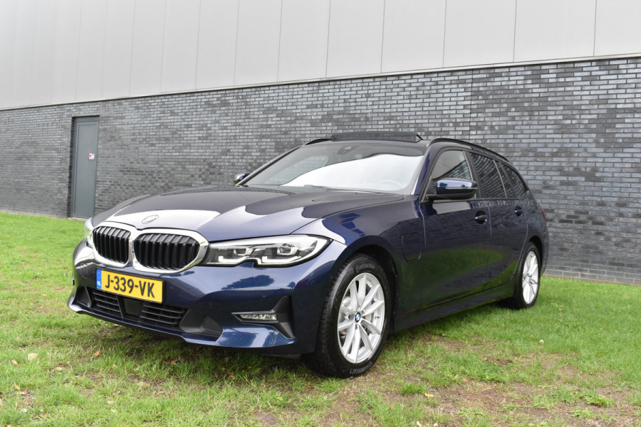 BMW 3 Serie Touring 330e Business Edition Plus Plugin-hybride Pano Leder